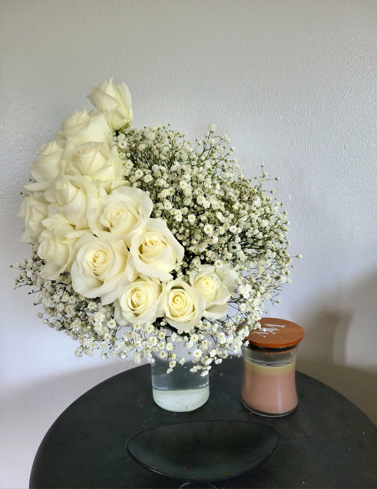 Elegance one Dozen Roses